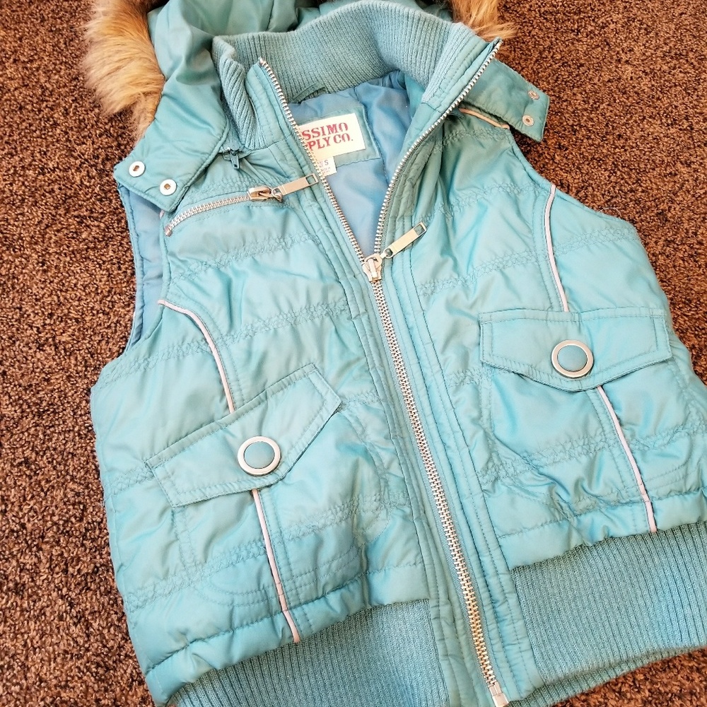 Vest with removable hood. Size small